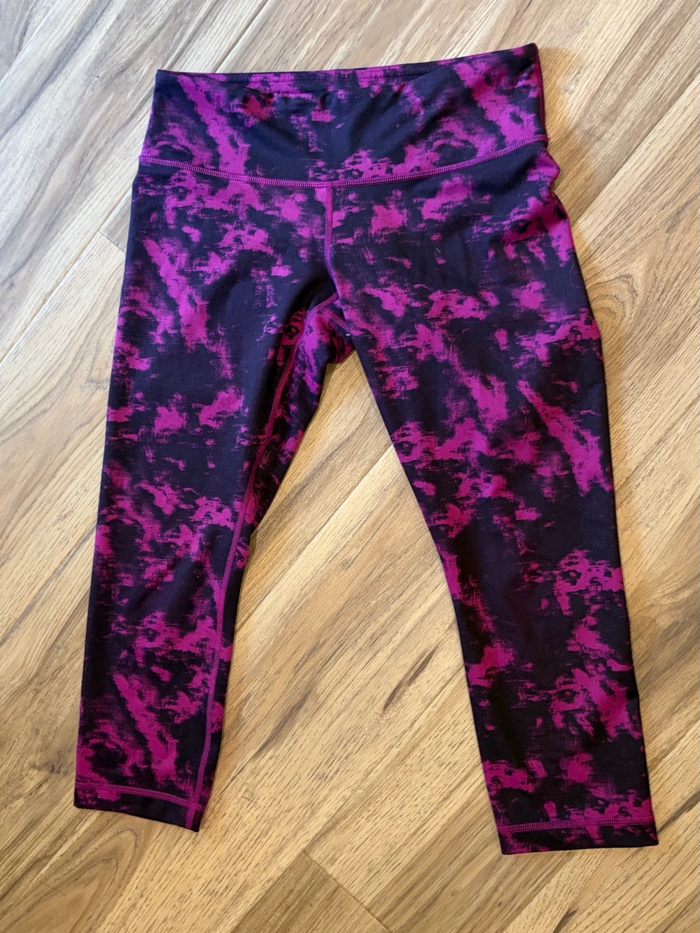 lululemon athletica Black & Purple Abstract Print Cropped Leggings  Size 8